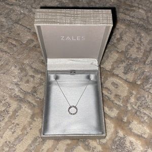 NWT- Zales 10K Diamond Circle Pendant necklace